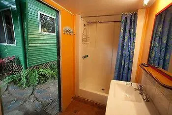 Hotel Lake Eacham Tourist Park & Self Contained Cabins