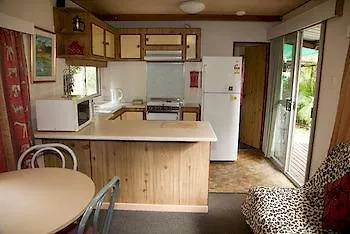 Lake Eacham Tourist Park & Self Contained Cabins 3*, Lake Eacham Australia