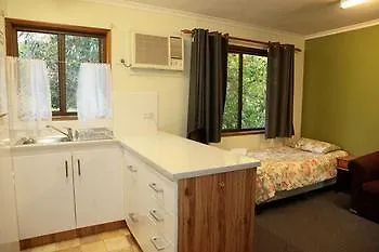 Lake Eacham Tourist Park & Self Contained Cabins Hotel Lake Eacham